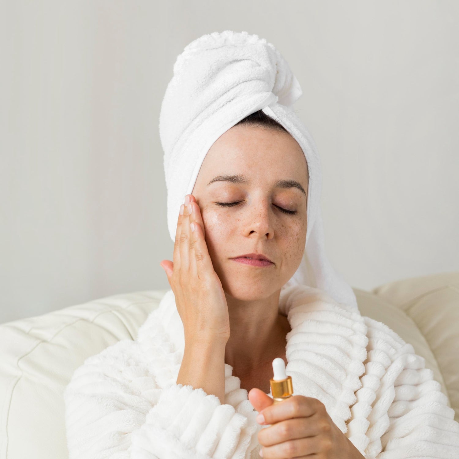 Why Night Skincare is Essential for Healthy Glowing Skin